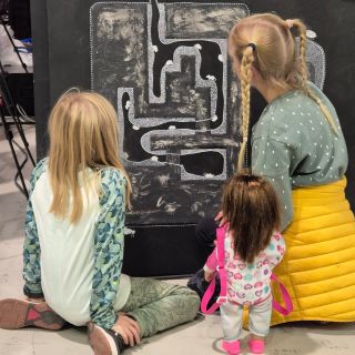 PŘEDÁVÁM PODĚKOVÁNÍ NOVÉMU MAJITELI DÍLA! Srdečně děkuji vydražiteli svého obrazu „Bludiště“ a všem, kdo podpořili...